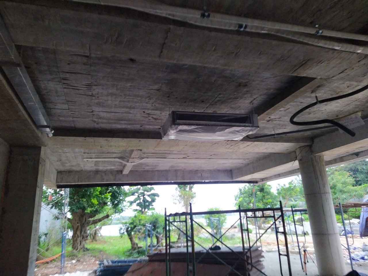 BIỆT THỰ SÂN VƯỜN - QUẬN 2